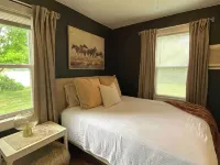 Juniper & Oak LAKE HOUSE w/ Sunset Views over Kettle Moraine Lake - Boutique