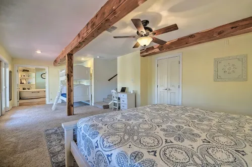 Lakeside Treetop Cottage: Boat Dock & Hot Tub - balcony