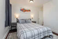 Beautiful Renovated Townhome w/parking - 4 estrellas