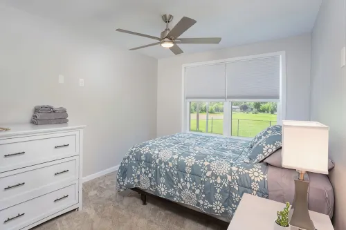 Lakeside Vibe- Brand new - Homestays