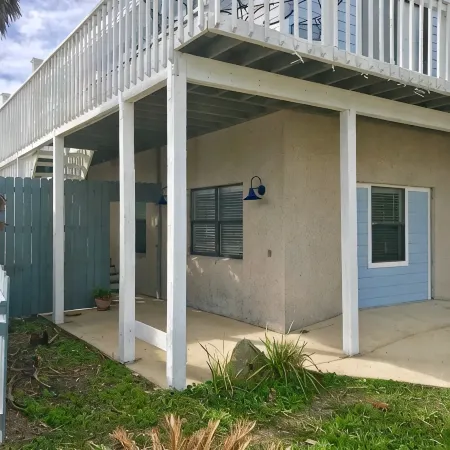 Spacious king size bed beach side and sunny