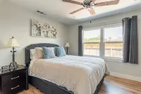 1 Bedroom Home with Home Office - Homestays
