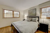 In-Town! Blue House 4 BR w Terrace and Backyard - 3-Star