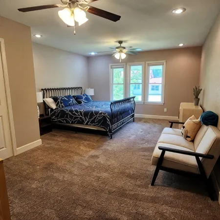 Spacious 4 bedroom Downtown Clarksville