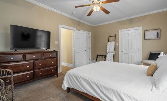 The Dawson — Charming & Quiet. Close to Downtown, Hiking and Biking