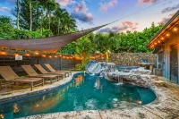 Huge Home w/ Private Pool, Jacuzzi, & Water Slide! Sleeps 18! - สระว่ายน้ำส่วนตัว