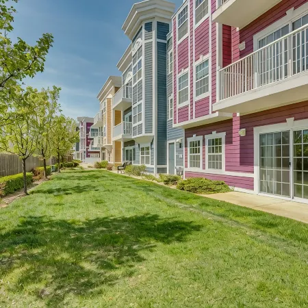 Luxury Downtown Getaway: 2BR Condo Near New Buffalo’s Top Attractions!