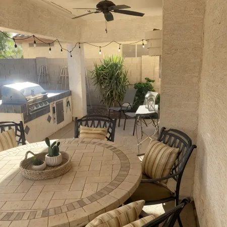 3 Bedroom 2.5 Bath With Hot Tub & Heated Pool! Outside BBQ Area with Fire Pit!