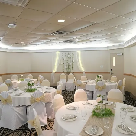 Rosslyn Inn & Suites