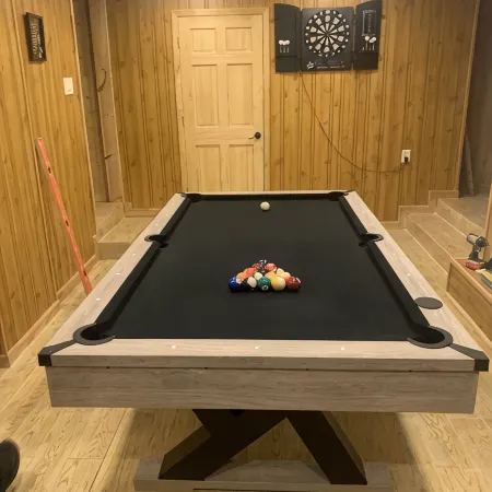 Cozy 4bd with the gym, sauna, hot tube seasonal pool