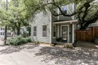 Downtown oasis, walking distance to Capitol, UT, Zilker Park, music venues - บังกะโล