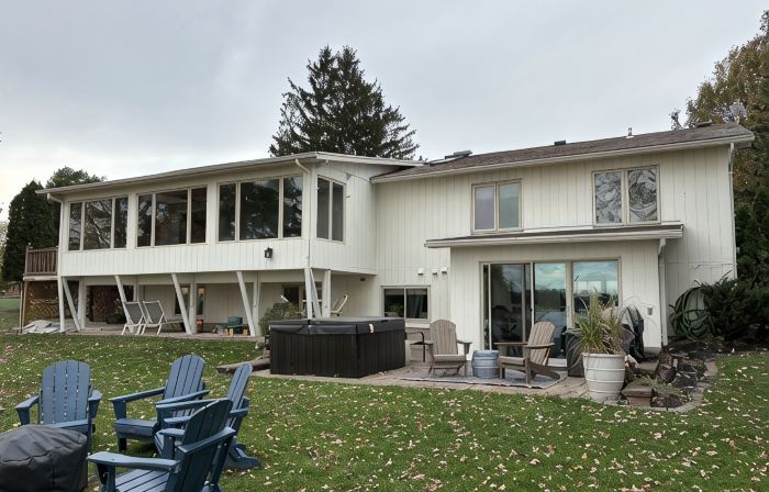 Lake Ontario's Family Retreat: Natural Peace and Modern Luxuries