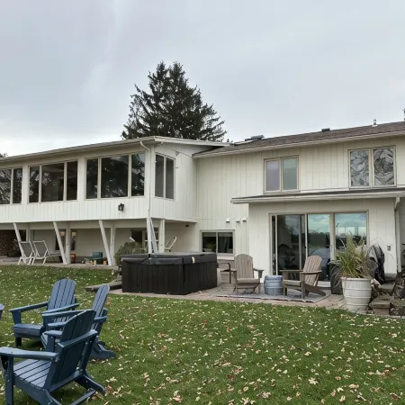 Lake Ontario's Family Retreat: Natural Peace and Modern Luxuries