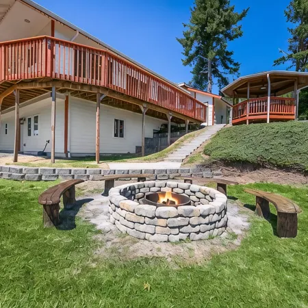 Remodeled ocean view home directly above the Sekiu marina. Relaxation, renewal.
