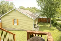 Cozy Little House Blocks from the Park & Fair Grounds. - Wifi