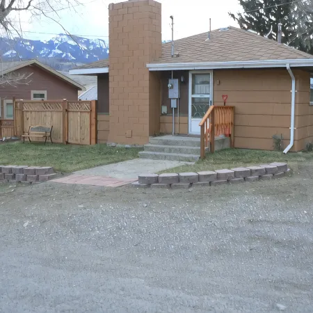 Cozy Home 10 blocks from Yellowstone Park