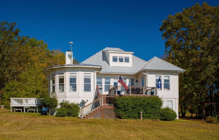 Great house with dock on Lake Murray SC.  Excellent for families, fishing, fun