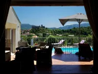 Air- Conditioned  5 Bedroom Villa with Stunning Castle Views - Villas