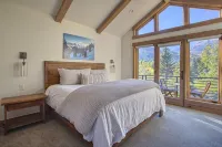 Dreamy home on river, mountain views, steps from town. - 4 estrellas