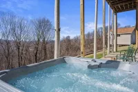 Epic Views, Hot Tub, Pets Welcome!  Overlooking Shenandoah National Park - 4-Star