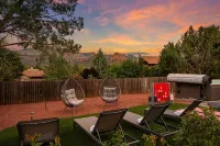 Uptown Splash - Wow Views! 5Br 4BA Pool, Spa, Firepit, GamesRm, Walk into Uptown - Private Pool