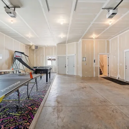 Bear Lake Cabin Sleeps 12! Game Room! Plenty of Parking for Cars and Toys!