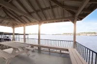 "The Bayliner" Lake Hamilton Condo: 2BR/2BA. Sleeps 6. Pool. Covered Boat Slip! - 3-Star
