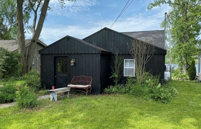 Charming Waneta Lake Front Cottage! Kayaks! Wine Country Flx