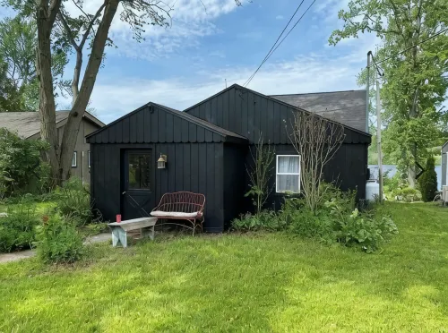 Charming Waneta Lake Front Cottage! Kayaks! Wine Country Flx - Homestays