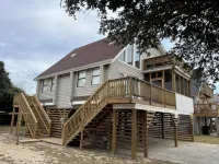 Charming 3-bedroom house with outdoor space & steps to the beach! - Parvekkeita