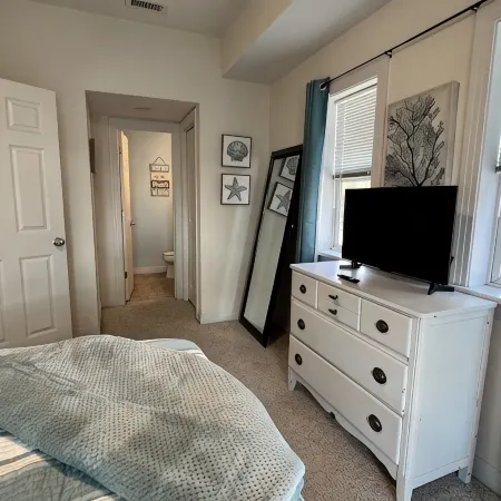 Sandy Paws Townhouse, Private Mini Water Park, Dog Friendly!