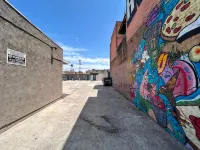 Sand Piper Motel South Central Los Angeles - parking
