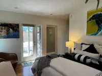 Ideal location, Minutes to Beach & Abbott Kinney, lots of parking - Wifi