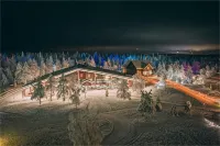Aurora Pyramid Glass Igloos - parking