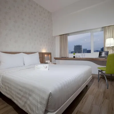 Whiz Hotel Cikini Jakarta Hotels near Godila Restaurant
