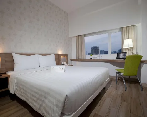 Whiz Hotel Cikini Jakarta Hotels near Godila Restaurant