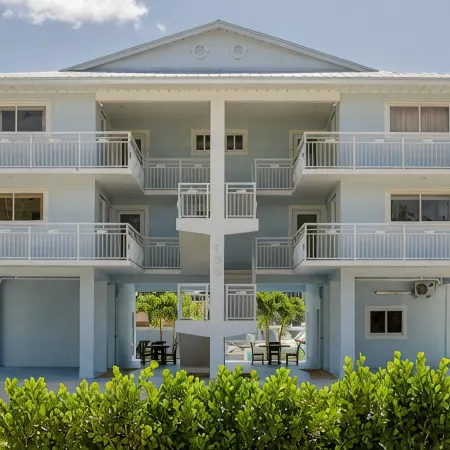 Jaw-dropping Canal View Key Largo Boat Slip, Bay