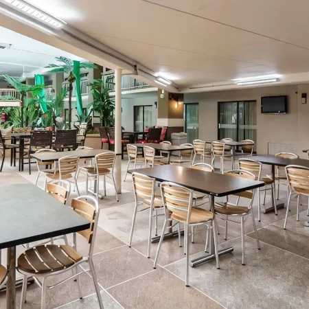 Plaza Inn & Suites