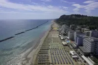 Amadei Hotel Promenade Hotels in Пезаро