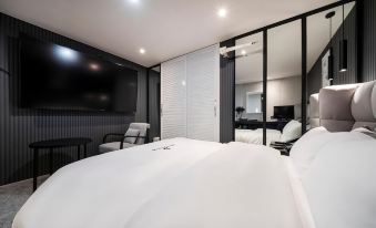 Gorilla Hotel - Housity