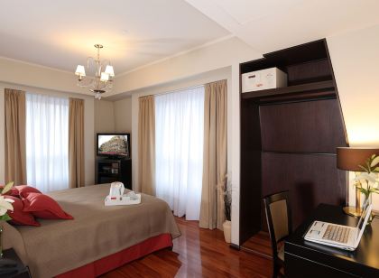 Europlaza Hotel & Suites