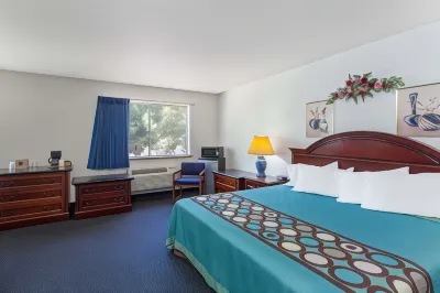 Super 8 by Wyndham Selma/Fresno Area Hotels in Selma