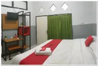 RedDoorz Plus Near Alun Alun Sumenep Hoteller i Pangarangan