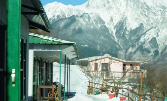 Himalayan High, Auli, by Himalayan Eco Lodges