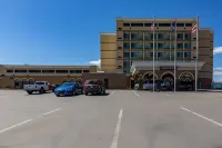 Clarion Hotel Convention Center Hotels in Майнот