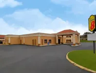 Super 8 by Wyndham Danville Hotels in Paxinos
