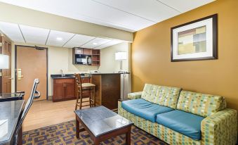 Quality Inn and Suites - Arden Hills