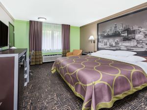 Super 8 by Wyndham Warrensburg