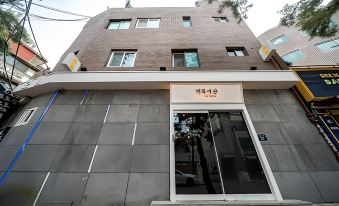 Jongno (Daehakro) Hyehwa Inn