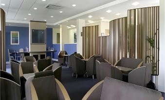 Holiday Inn Express Cardiff Airport